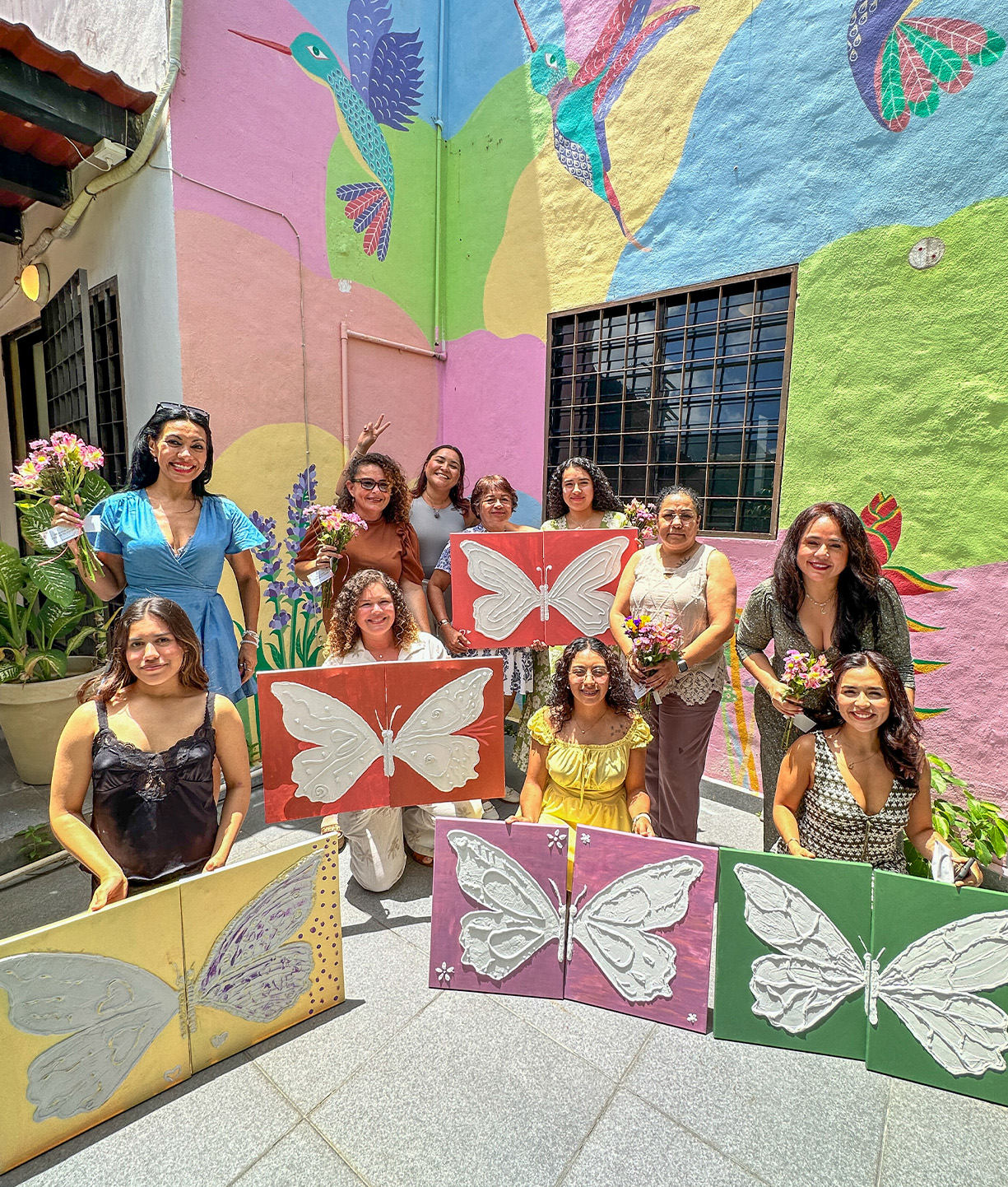 Resultado final de taller de mariposas en relieve en Ser House